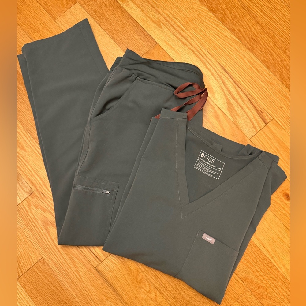 FIGS XXL scrub set